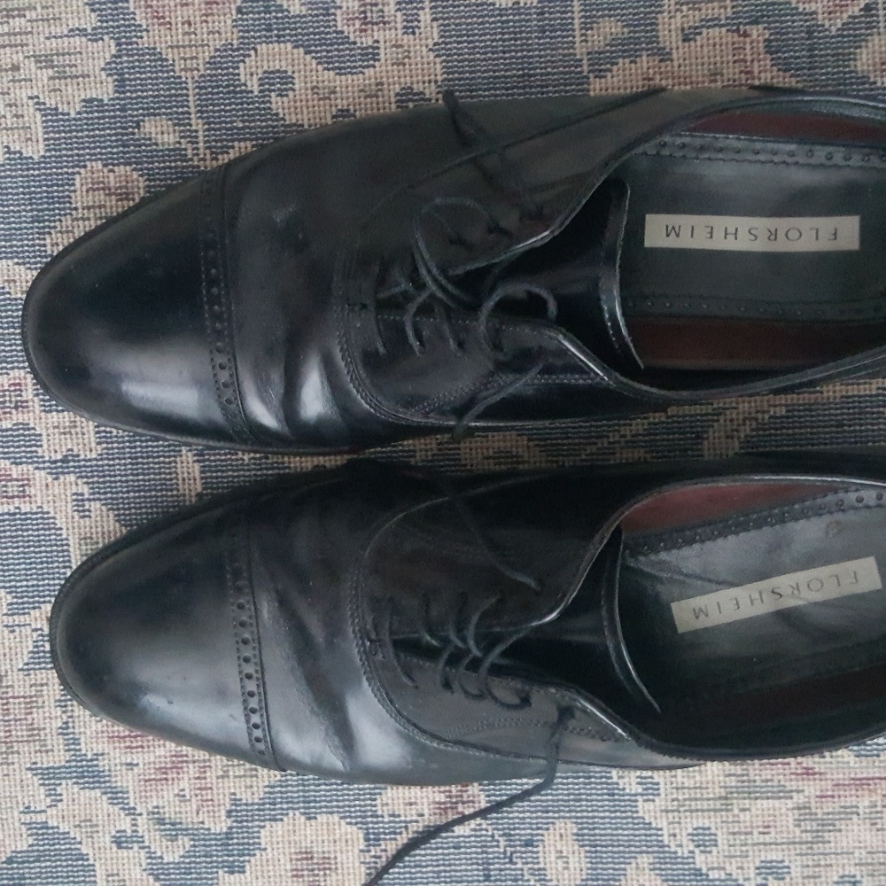 Florsheim wing tips 11D